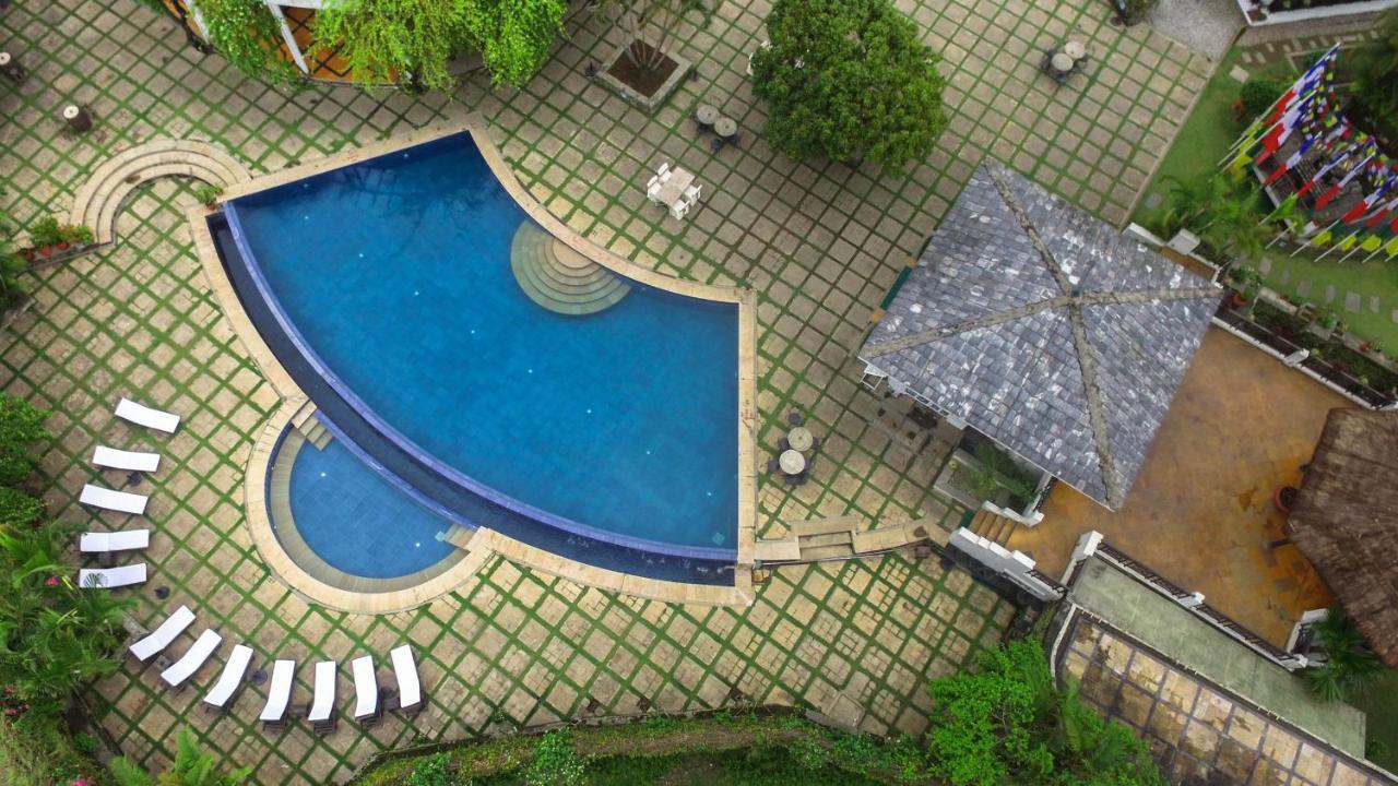 Shangri-La Village Resort, Pokhara Buitenkant foto