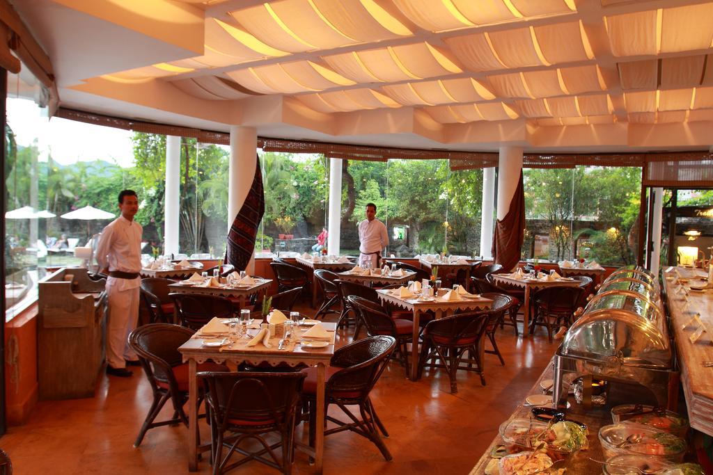Shangri-La Village Resort, Pokhara Buitenkant foto