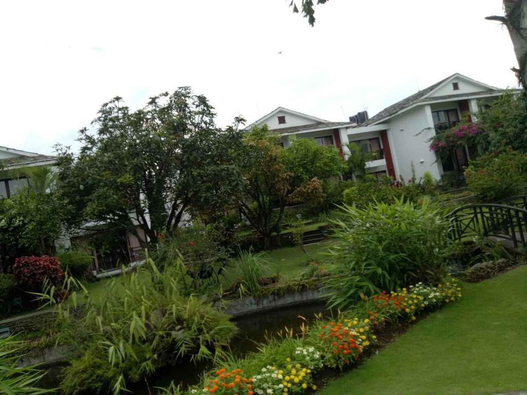 Shangri-La Village Resort, Pokhara Buitenkant foto