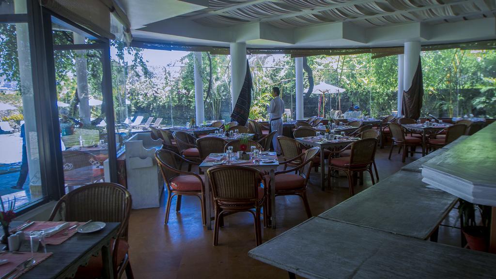 Shangri-La Village Resort, Pokhara Buitenkant foto