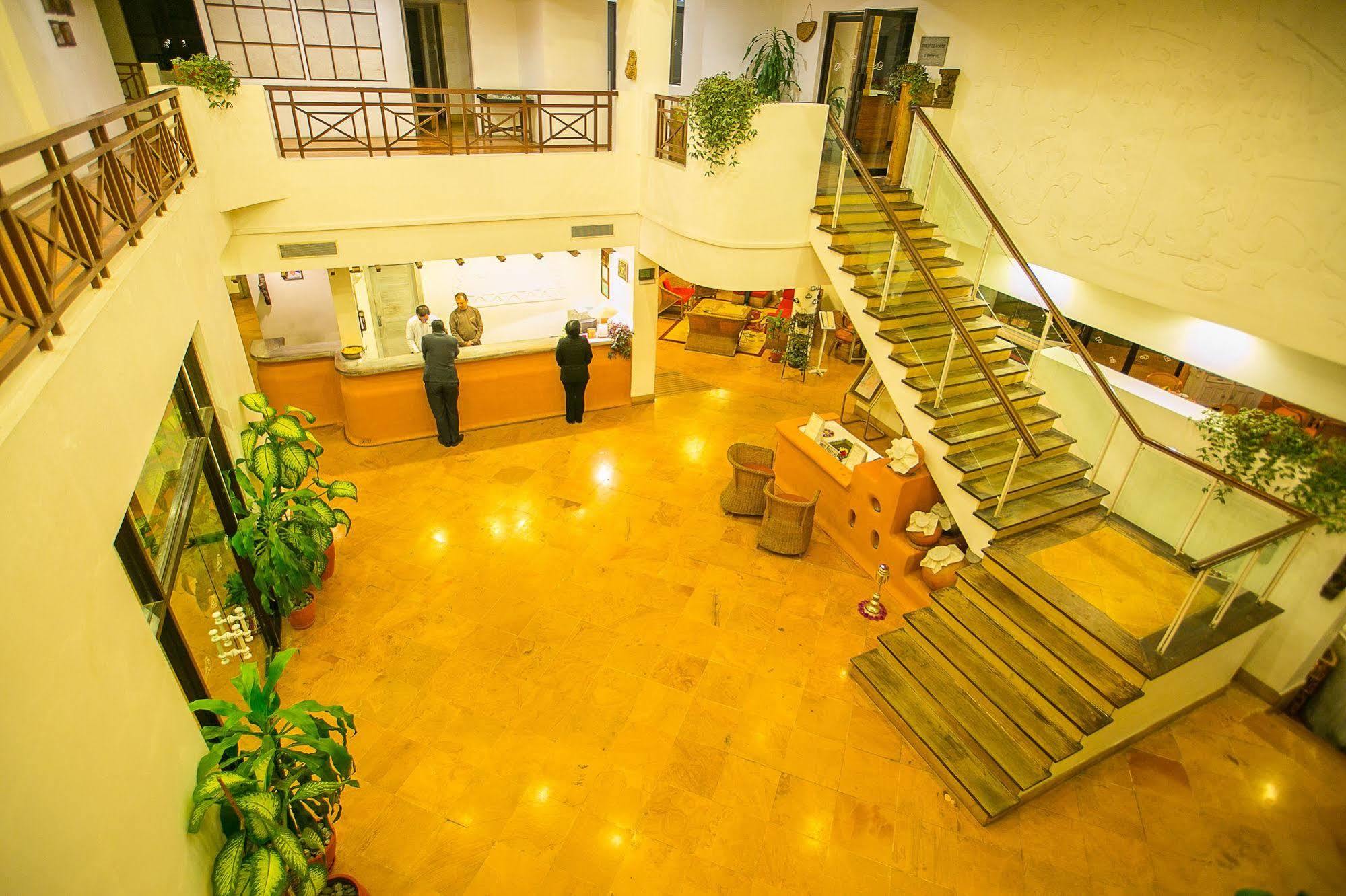 Shangri-La Village Resort, Pokhara Buitenkant foto